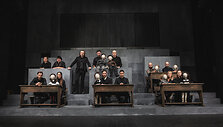 Oskaras Kor&scaron;unovas Klaipėdos dramos teatre stato spektaklį &bdquo;Mūsų klasė&ldquo;.