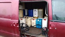 Pareigūnai sulaikė asmenį neteisėtai prekiavusį degalais ir laikiusį galimai nusikalstamu būdu įgytas transporto priemones..
