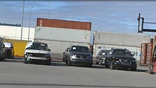 audotų automobilių importu į Lietuvą bei jų prekyba užsiimanti bendrininkų grupė įtariama i&scaron;vengusi daugiau nei 3 mln. mokesčių.