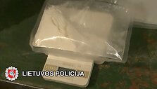 Kratų metu pas Klaipėdoje sulaikytą vyrą rasta daugiau nei kilogramas galimai narkotinės medžiagos &ndash; kokaino.