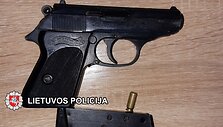Klaipėdos apskrities kriminalistai su įkalčiais sulaikė 10 asmenų, įtartų narkotinių medžiagų disponavimu