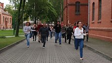 Mokytis lietuvių kalbos į vasaros kursus susirenka įvairių &scaron;alių jaunimas.