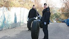 Kariai pajūryje aptiko tris didžiules padangas. 