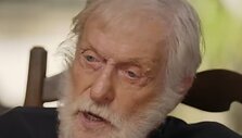 Sulaukęs 1100 metų ir vis dar kupinas gyvenimo džiaugsmo, Dickas Van Dyke&rsquo;as laikomas vienu ry&scaron;kiausių sveiko senėjimo pavyzdžių. 