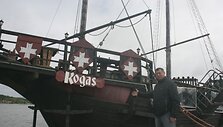 Laivą &bdquo;Kogas&ldquo; R.Kauneckis įsigijo prie&scaron; ketverius metus. Juodkrantės simboliu tapusiame laive veikianti kavinė jau laukia poilsiautojų.
