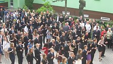 Jurgio Pabrėžos gimnazijos abiturientai surengė flash mob'ą.