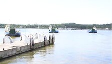 Vienu metu kursuoja trys keltai.