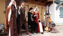 Festivalio metu bus galima susipažinti su 1-16 a. kostiumų kolekcija. 