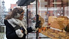 Aida Raimonda Pečeliūnienė miestui padovanojo unikalią kalėdinę ekspoziciją.