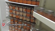 Tyrimo duomenimis, importuota mėsa nebuvo tinkama vartoti žmonėms, tačiau ja buvo prekiaujama.
