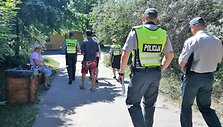 Moterys niekaip neapleidžia anksčiau čia buvusio joms skirto paplūdimio, kuris jau de&scaron;imtmetį yra bendrasis paplūdimys.