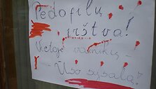Kauniečių atne&scaron;ti plakatai.