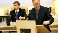 Komisaras A.Kaminskas pripažino, jog pareigūnai kol kas nėra pajėgūs užkirsti kelią sunkiems nusikaltimams. Anot policijos vir&scaron;ininko, žymiai geriau turėtų dirbti pasilinksminimo vietų apsaugos darbuotojai. 