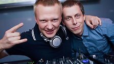 Nemokamai į Pop Star Bar penktadienį patekusiems Facebook draugams gros legendinis Ryralio DJ's duetas &ndash; Lauris Lee ir Karalius.