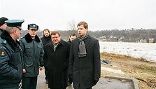 Kauno meras A.Kupčinskas (de&scaron;inėje)
