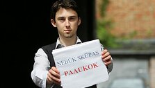 M.Bernotas neslėpė, jog po eksperimento jo požiūris į elgetas pasikeitė i&scaron; esmės &ndash; vaikinas savo kailiu įsitikino, jog i&scaron;maldos pra&scaron;ymas yra sunkus ir pavojų kupinas užsiėmimas.