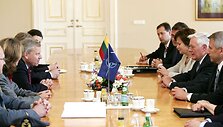 Lietuvos Respublikos Prezidentas Valdas Adamkus priėmė NATO Generalinį sekretorių Japą de Hopą Skeferį Lietuvos Respublikos prezidentūroje. 