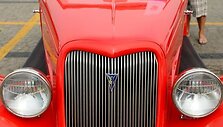 Senovinių automobilų turgus primena muziejų