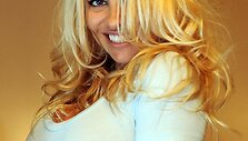 Pamela Anderson skatina ginti gyvunų teises
