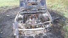 Pasienyje su Rusija sudegė VSAT pareigūnų ap&scaron;audytas kontrabandininkų automobilis