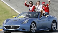 &bdquo;Ferrari California&ldquo; skendo smėlyje
