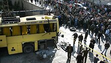 Damaske sprogo autobusas su maldininkais 
