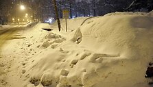 Sniegas ir toliau paralyžiuoja Niujorką