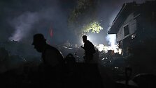 Policininkai ir kariai stengiasi sulaikyti marodierius
