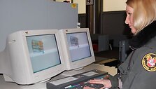 Atvykstančius oro uosto keleivius tikrino 5 muitinės kinologai