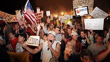 &Scaron;imtai įpykusių protestuotojų