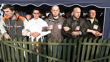 Protestuotojai prie Kedžių namo 