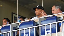 Barackas Obama su dukromis