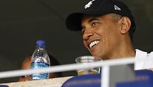 Barackas Obama su dukromis