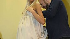 Foto naujienai: Kas slepias po &bdquo;uogos&ldquo; Ermitos Kirdeikytės sijonu?