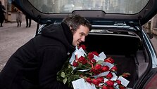 Foto naujienai: Marius Jampolskis ir Giedrius Savickas moterims dalijo rožes