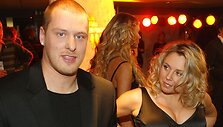Foto naujienai: Violeta ir Vilius Tarasovai jau sūpuoja dukrelę