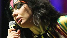 Foto naujienai: Bjork supykdė Kiniją užstodama Tibetą