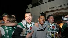 Foto naujienai: Kauno "Žalgiris" pergalę &scaron;ventė su savo gerbėjais