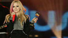 Foto naujienai: Avril Lavigne pakvai&scaron;usi dėl muzikos