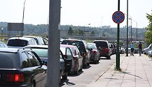 Panorusiems automobiliu persikelti į Kur&scaron;ių neriją teko apie valandą ar net daugiau praleisti eilėje..