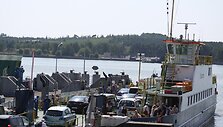 Panorusiems automobiliu persikelti į Kur&scaron;ių neriją teko apie valandą ar net daugiau praleisti eilėje.