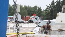 Kur&scaron;ių nerijos pusėje nusidriekė kilometrinės automobilių eilės prie keltų.