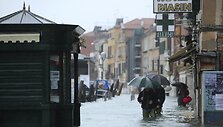 Kasmetinis potvynis užliejo Venecijos gatves