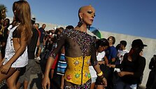 Spalvingo homoseksualų parado akimirkos