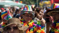 Spalvingo homoseksualų parado akimirkos