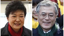Park Geun-hye (kairėje) ir Moon Jae-inas