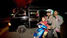 Indonezijos gyventojai paryčiais skubėjo i&scaron; savo namų į saugesnes vietas.