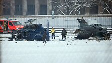 Berlyne susidūrus dviem sraigtasparniams žuvo vieno jų pilotas. 