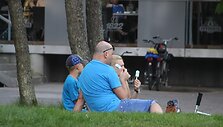 Poilsiautojai mėgaujasi vasari&scaron;ka kaitra