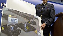 Komisaro padėjėjas Wayne&rsquo;as Rideoutas demonstruoja sprogstamuosius užtaisus, pagamintus naudojant greitpuodžius. 